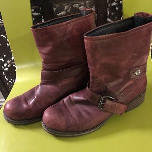 Burnished Red Clark’s Boots, Men’s 7/Wm 9